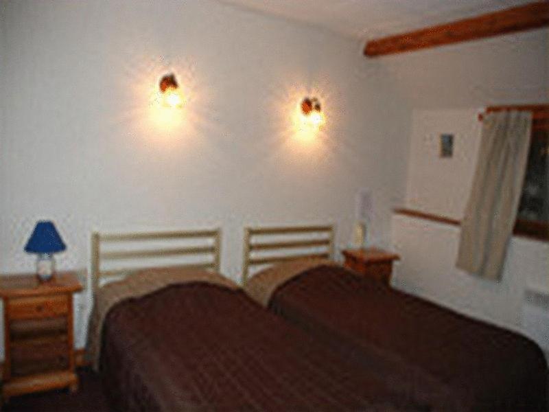 Logis - Auberge Du Colombier Guînes Exterior foto